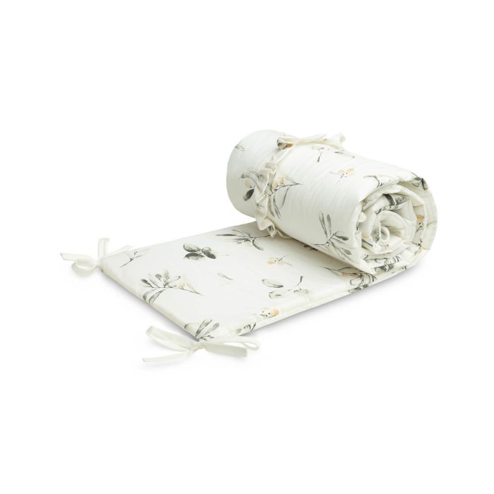 Apmale bērnu gultiņai